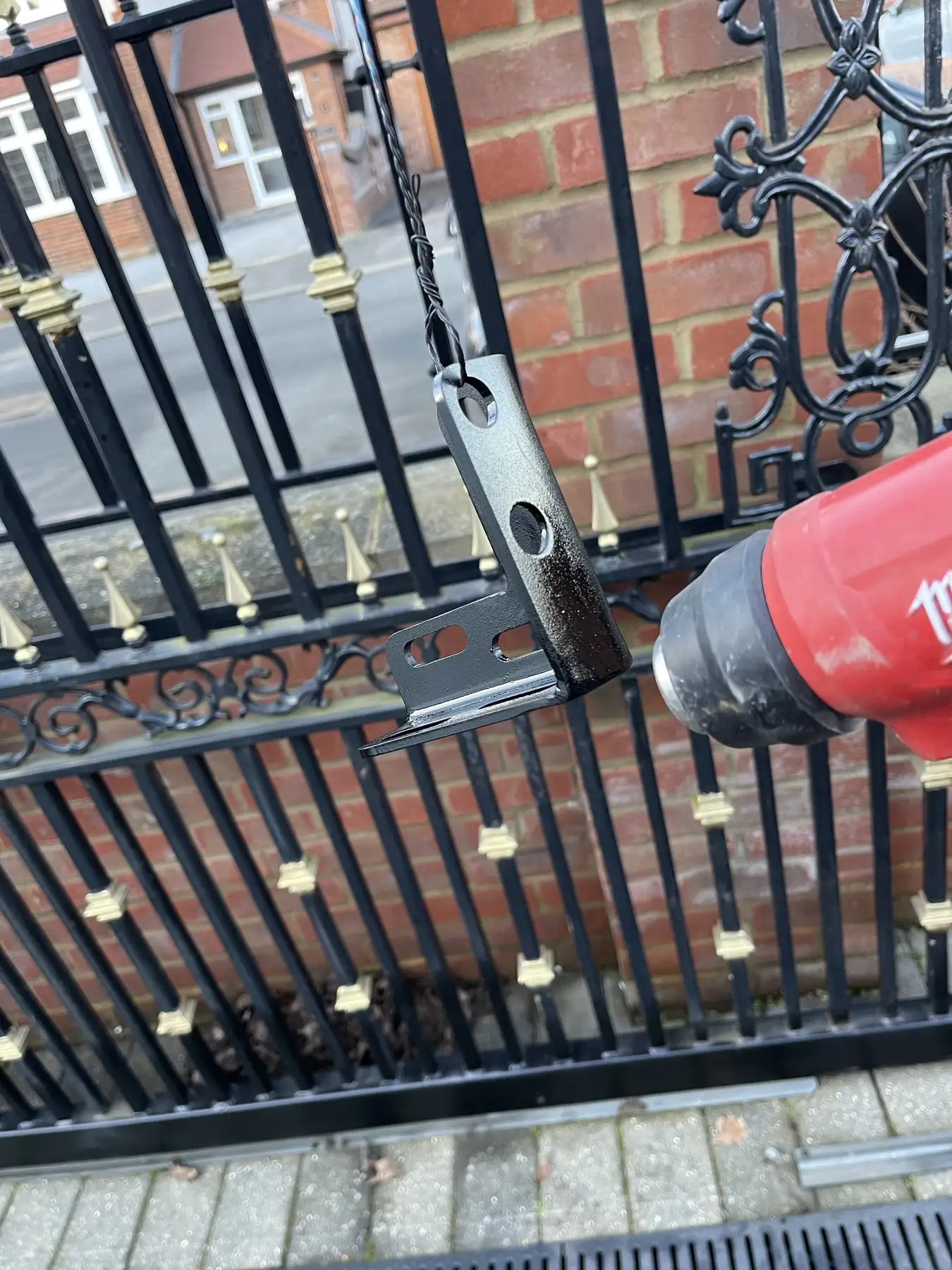 Gate repair