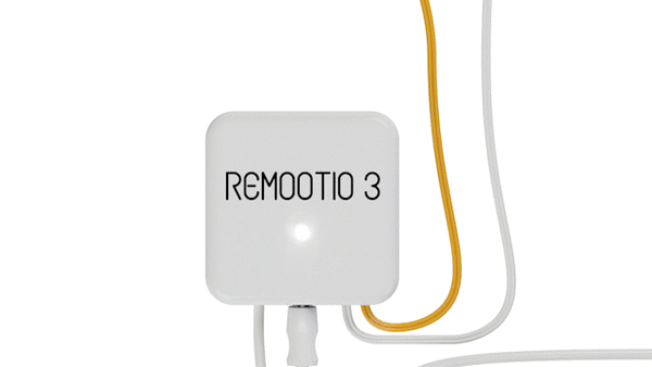 Remootio app on Apple App Store and Google Play