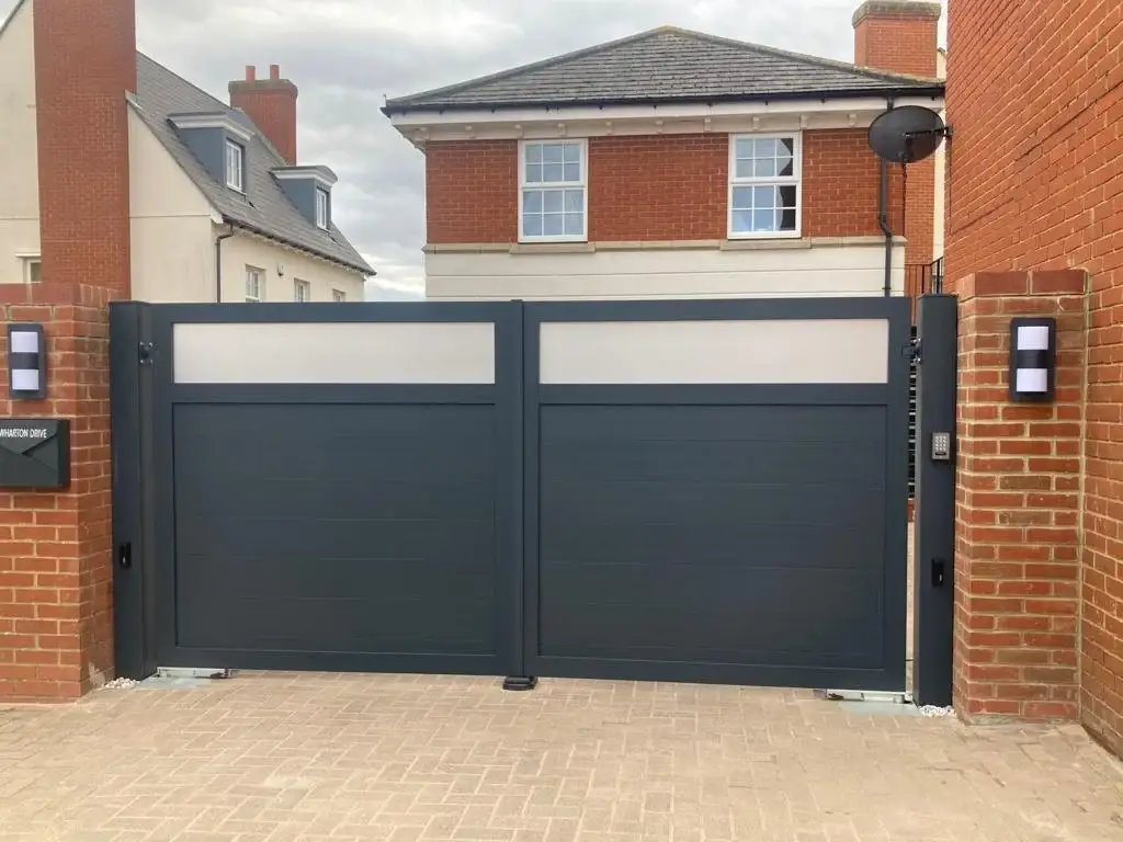 Horizontal boarded gate with perspex top in Beaulieu Park