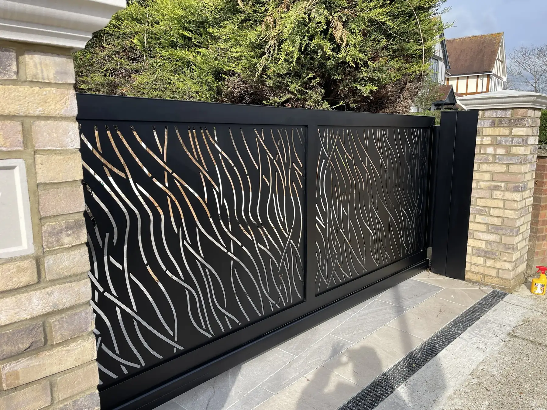 Safari design gate alternative angle