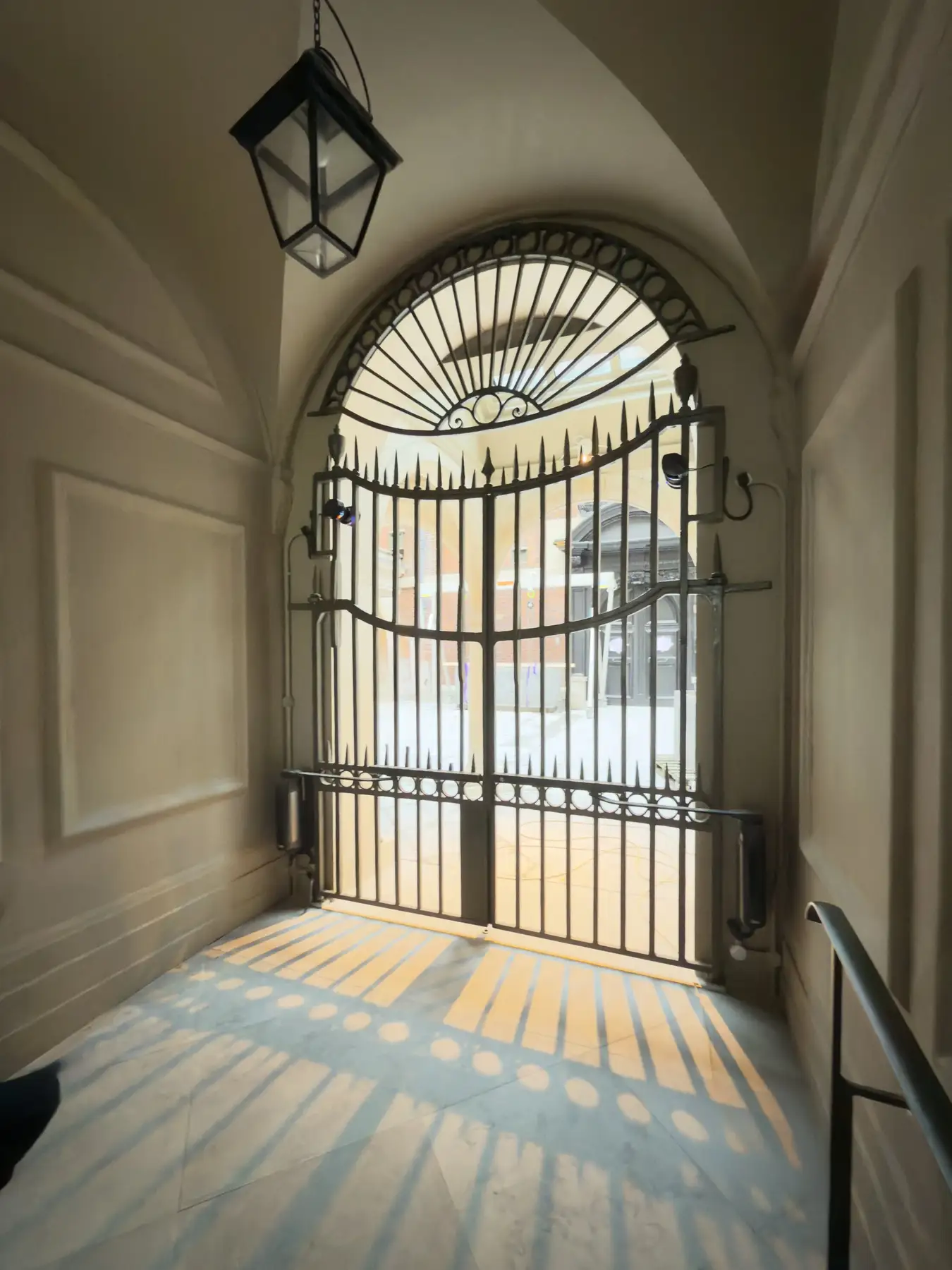 Automated pedestrian gates at Skinners' Hall, Cannon Street, London